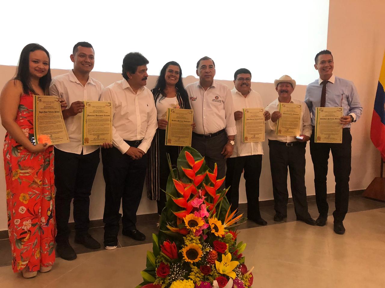Ángela Valbuena, Jhonatan Amézquita, Carlos Julio González Villa, Gobernador del Huila; Sandra Rodríguez, José Luis Castellanos, Secretario de Educación Departamental; Pablo Riascos, Alirio Castillo y Jonathan Perdomo.